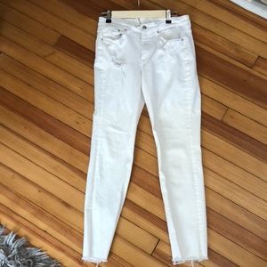 H&M white boyfriend jeans w/ rips